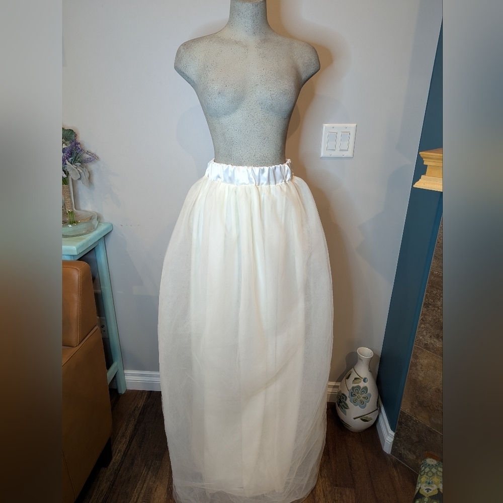 Ivory Full Length Tulle Skirt With Satin Lining Women's Sz medium